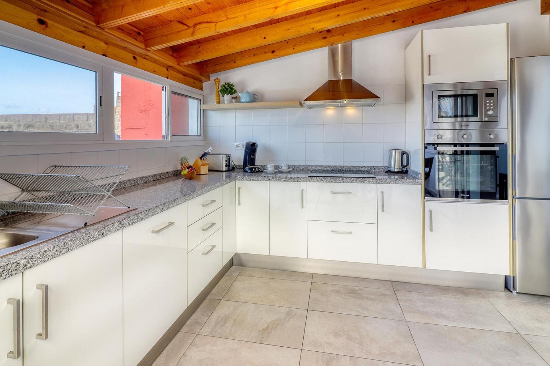 Vakantiehuis Big Terraced House, 100M To The Beach, With Bbq And Sea View *