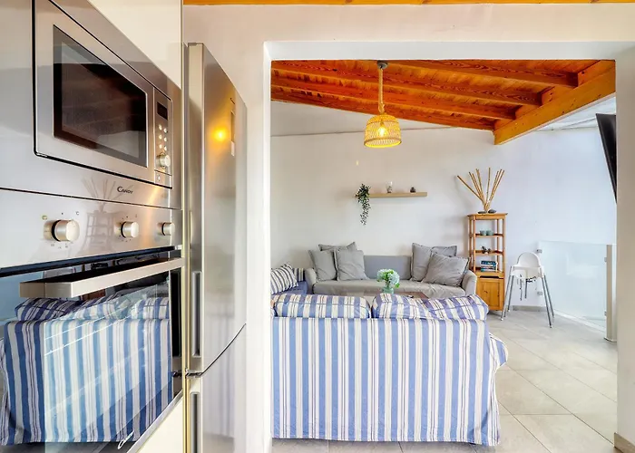 Big Terraced House, 100M To The Beach, With Bbq And Sea View